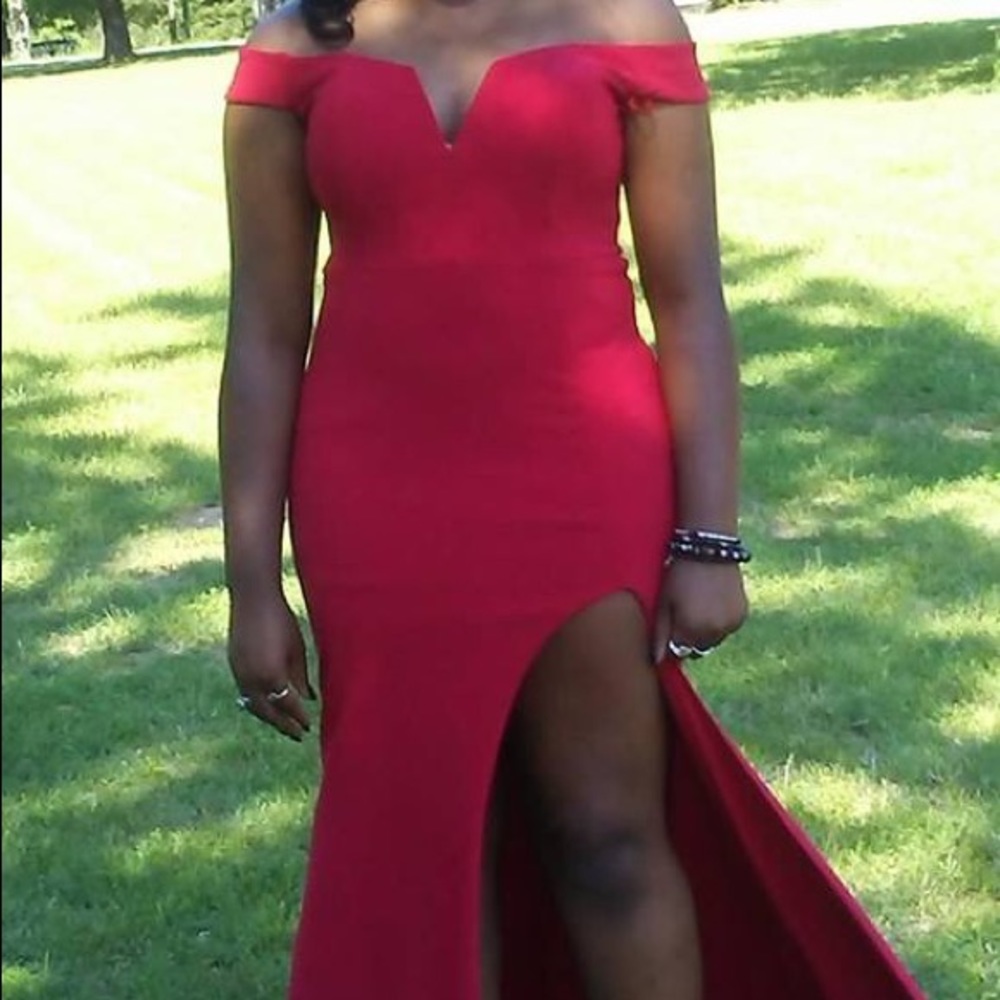 Red Prom/Formal Dress - Picture 3 of 4